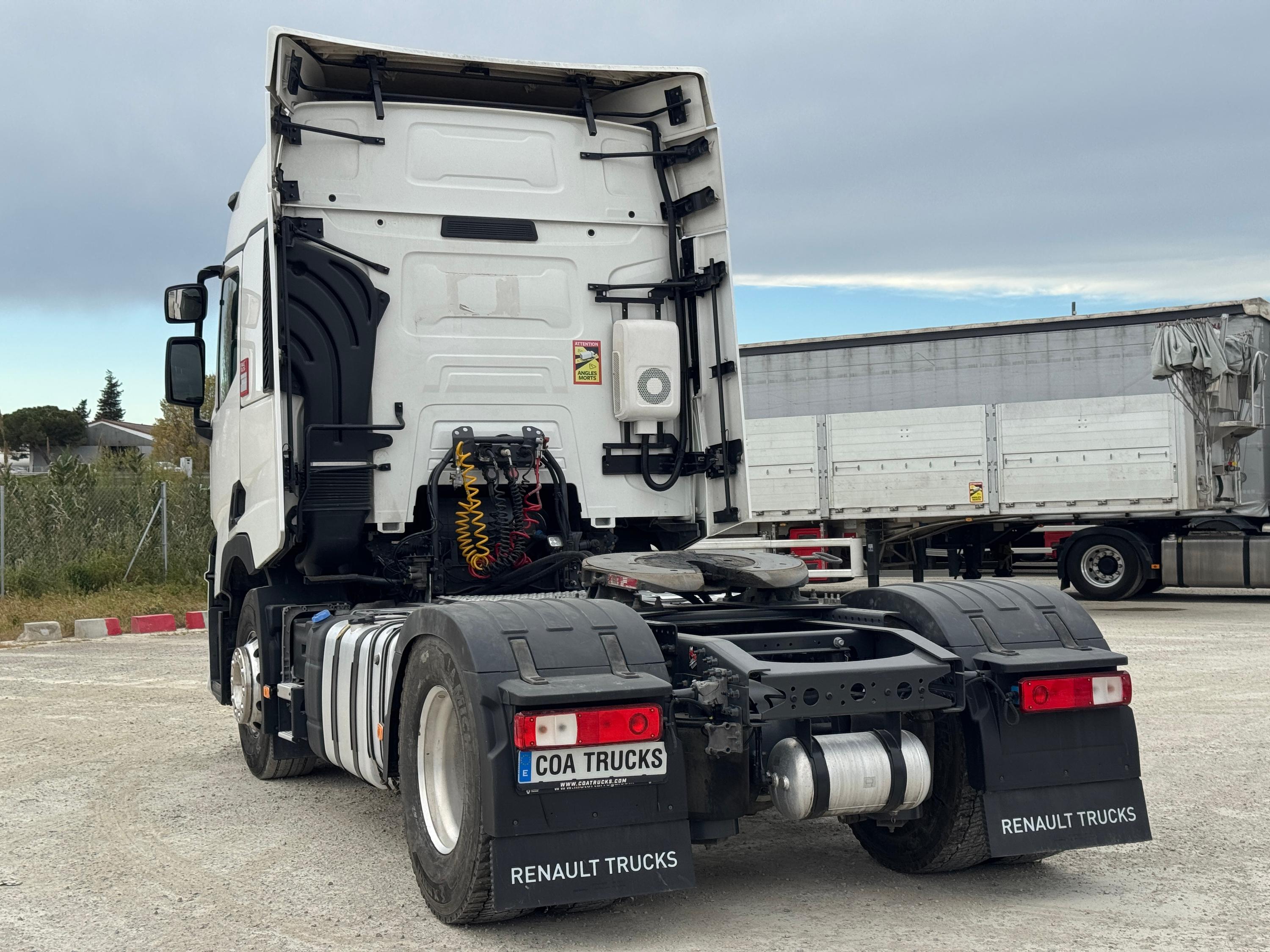 Tractora Renault T 520 2023 de ocasión — vista 3