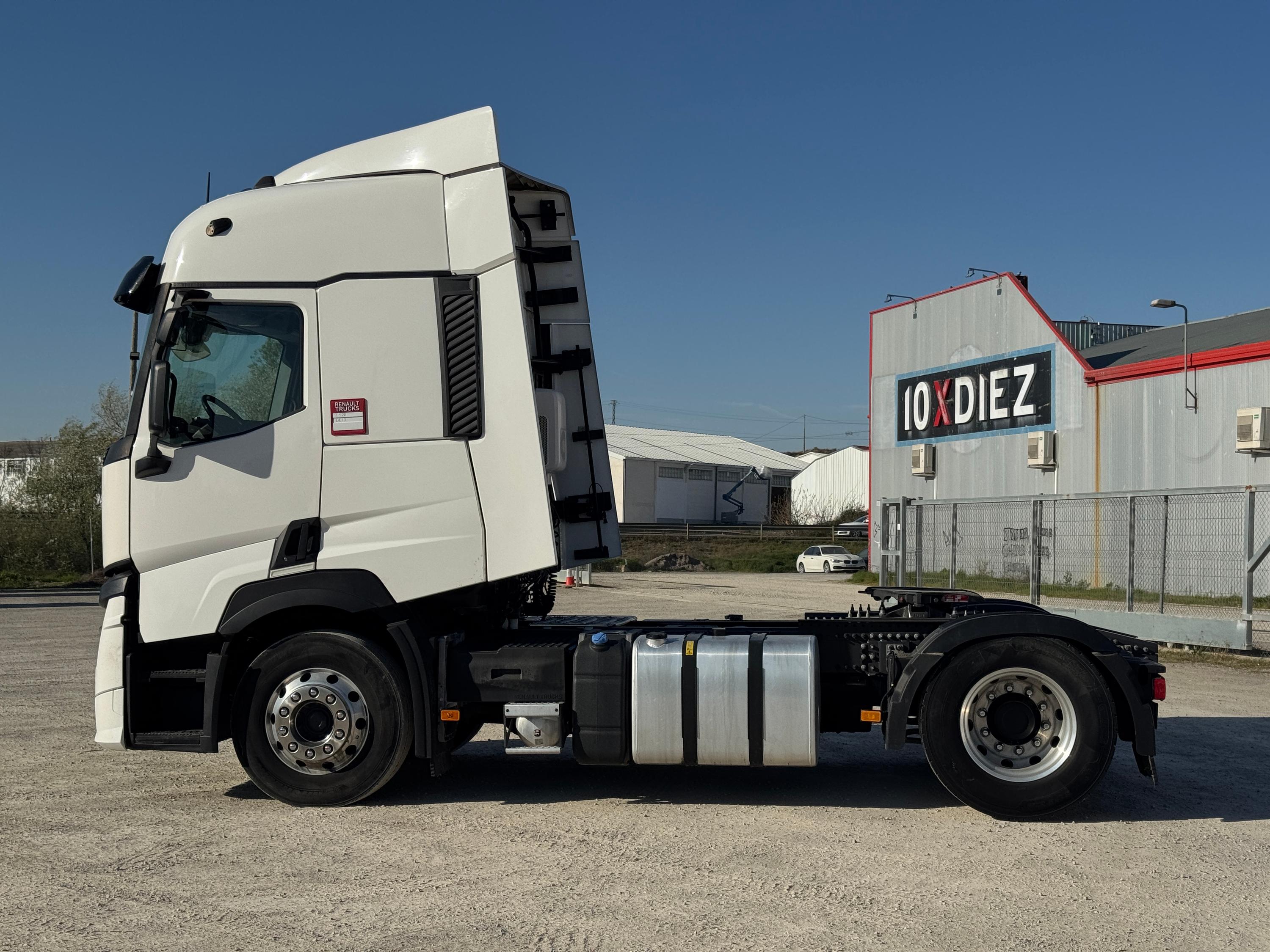 Tractora Renault T 520 2023 de ocasión — vista 2