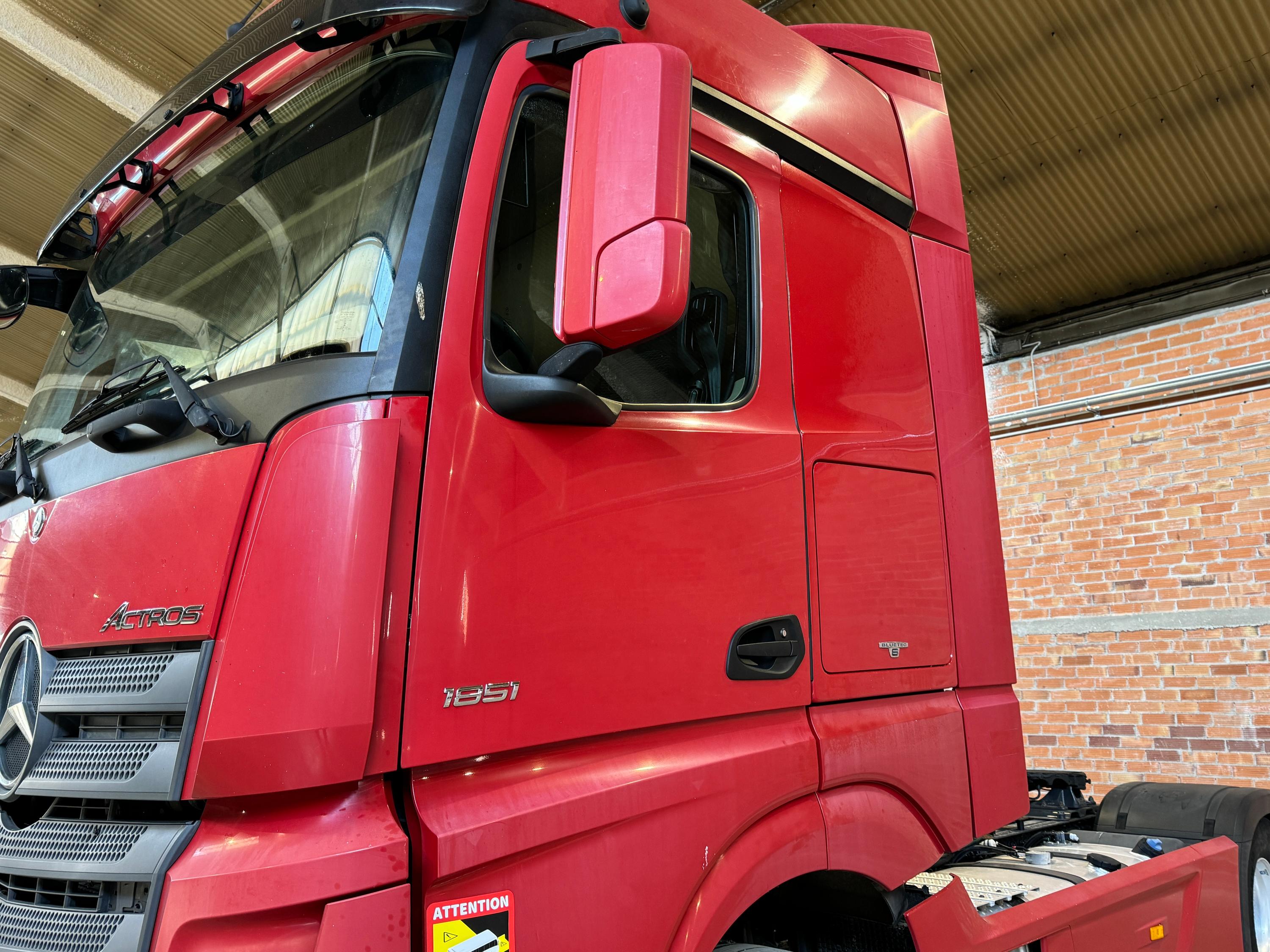 Mercedes Actros 1851 LS 2016 - foto 17