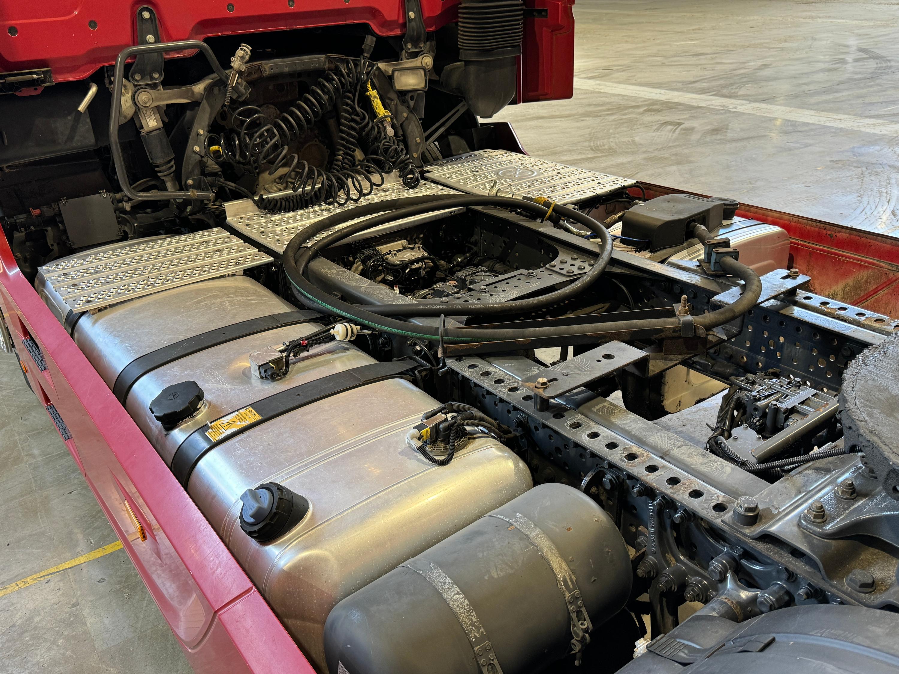 Mercedes Actros 1851 LS 2016 - foto 18